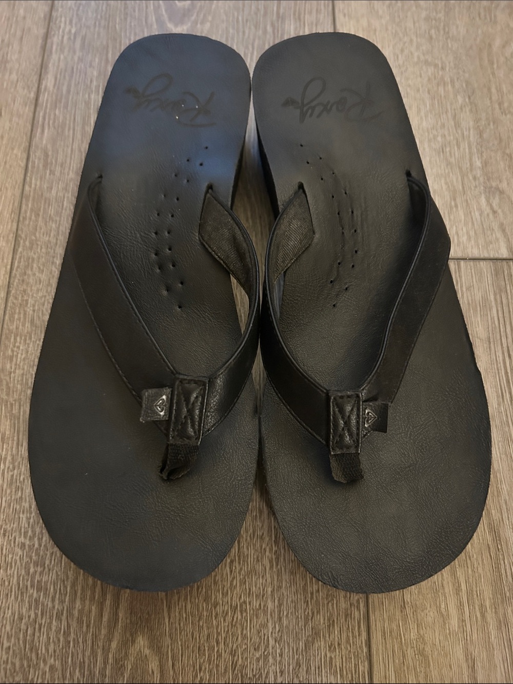 Roxy women’s Black Leather Flip Flops - Comfort Footbed